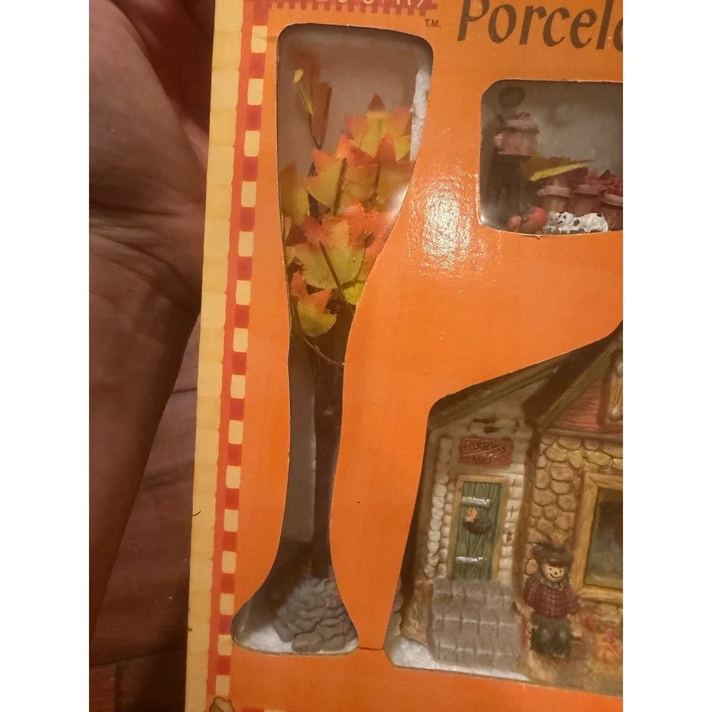 Autumn Heirlooms Porcelain Lighted House Larson's Mill Fall Village Figurine Set